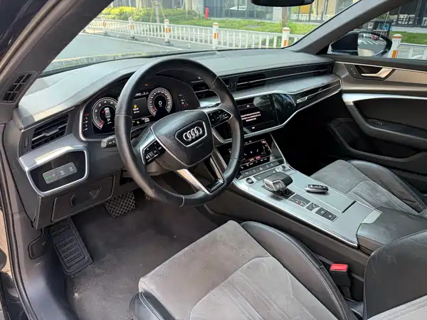 Audi A6L 2022