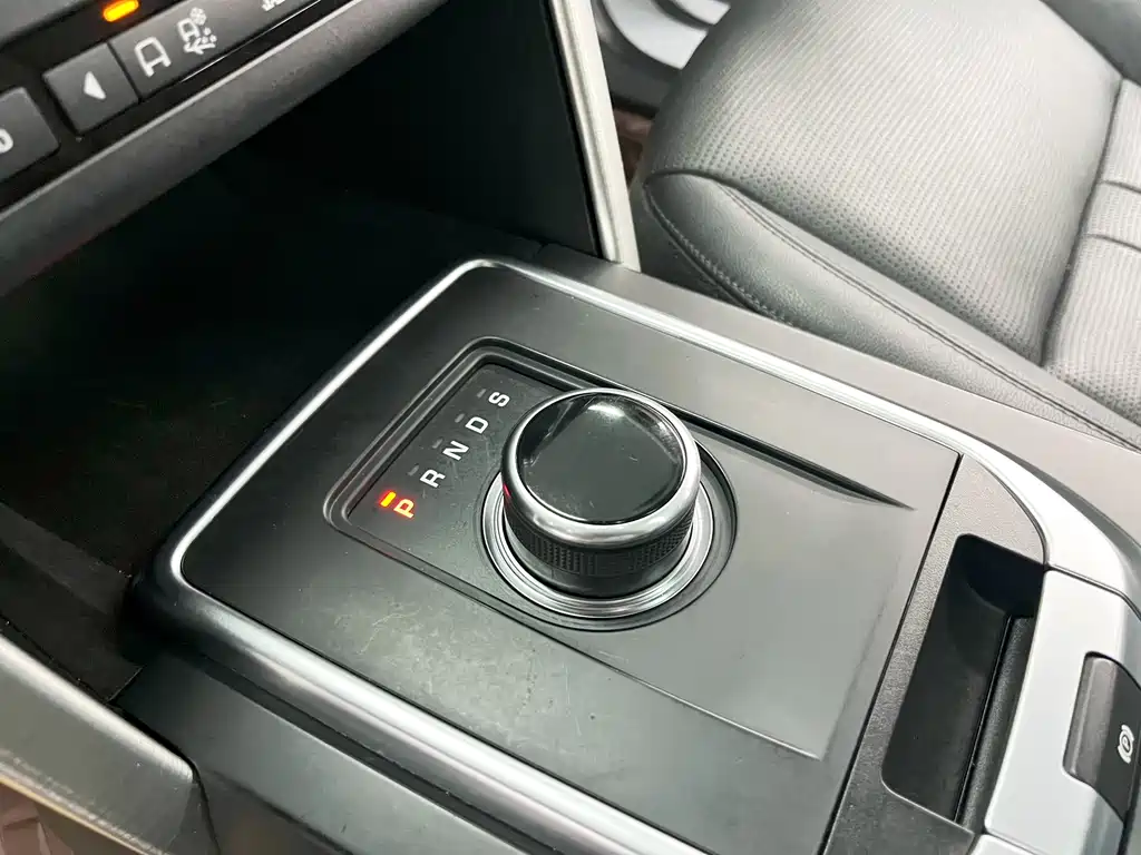 Land Rover Discovery Sport 2017 — фото 10