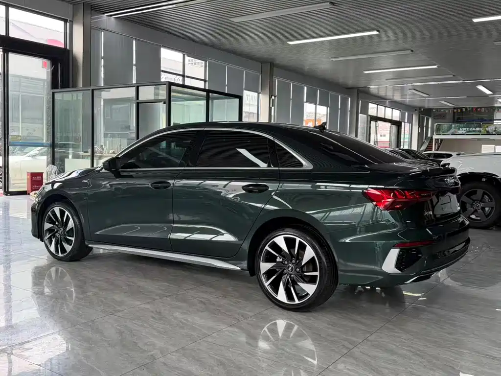 Audi A3 2023 — фото 12