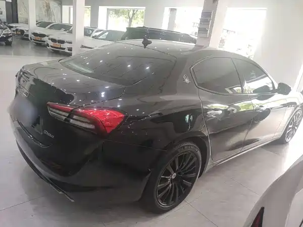Maserati Ghibli 2021