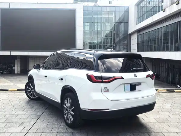 NIO ES8 2021