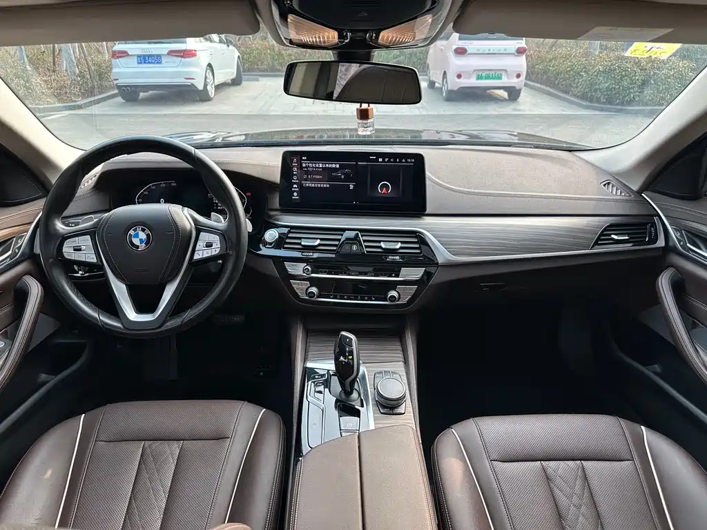 BMW 5 Series 2021 — фото 12