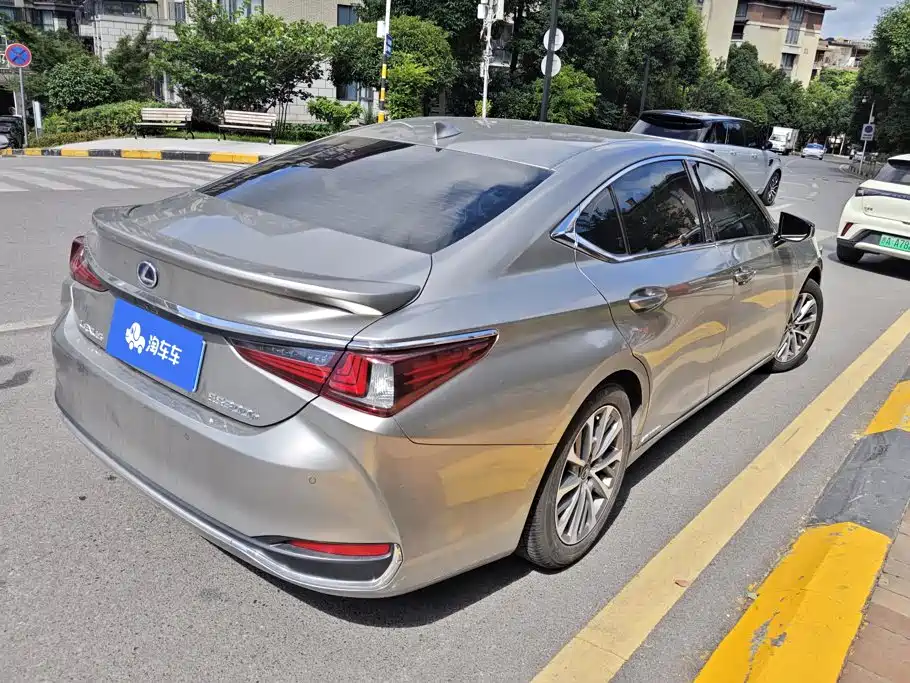 Lexus ES 2021