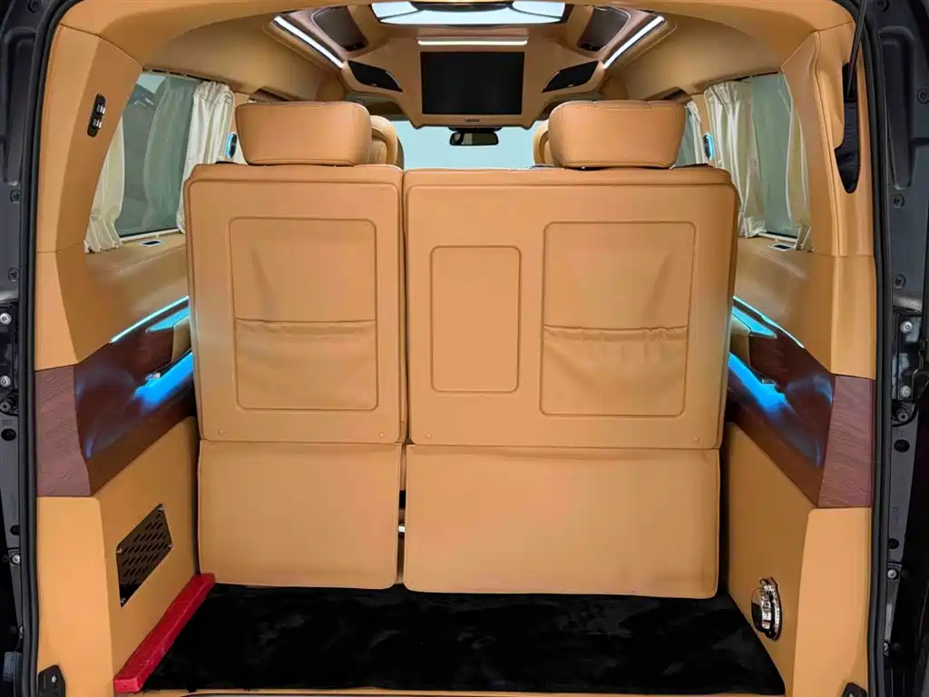 Mercedes-Benz V-Class 2020 — фото 20