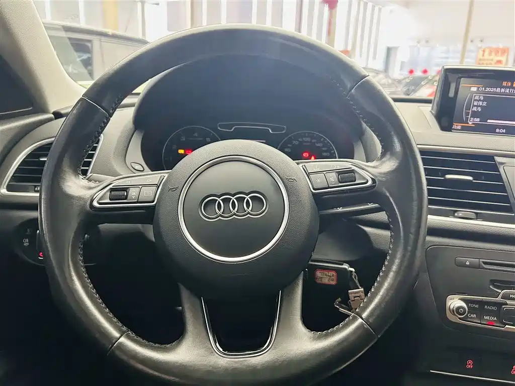 Audi Q3 2015 — фото 15