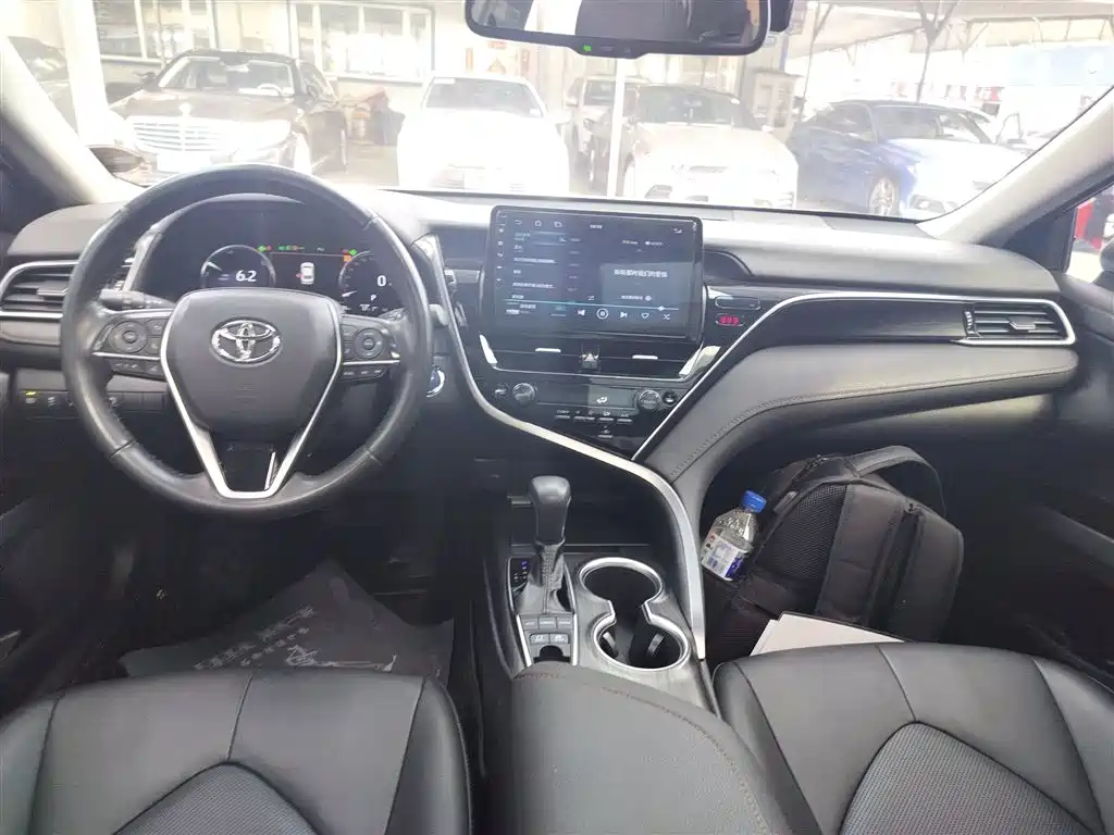 Toyota Camry 2023 — фото 6