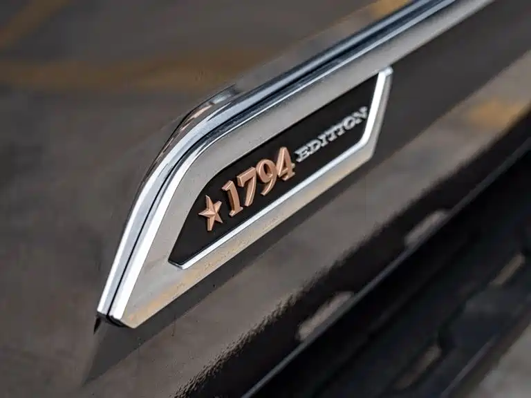 Toyota Sequoia — фото 10