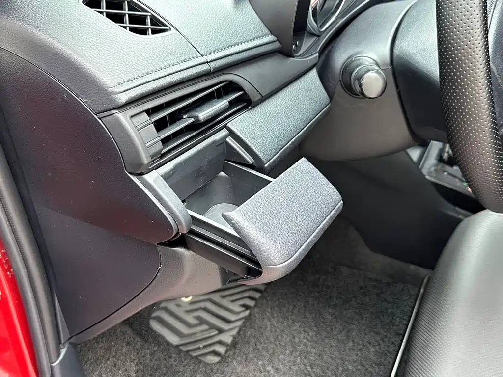 Toyota Yaris L 2021 — фото 10