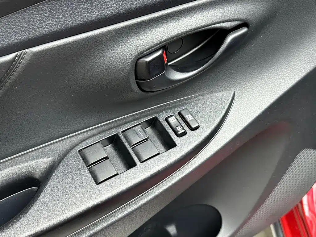 Toyota Yaris L 2021 — фото 11