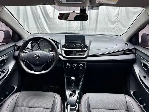 Toyota Yaris L 2021