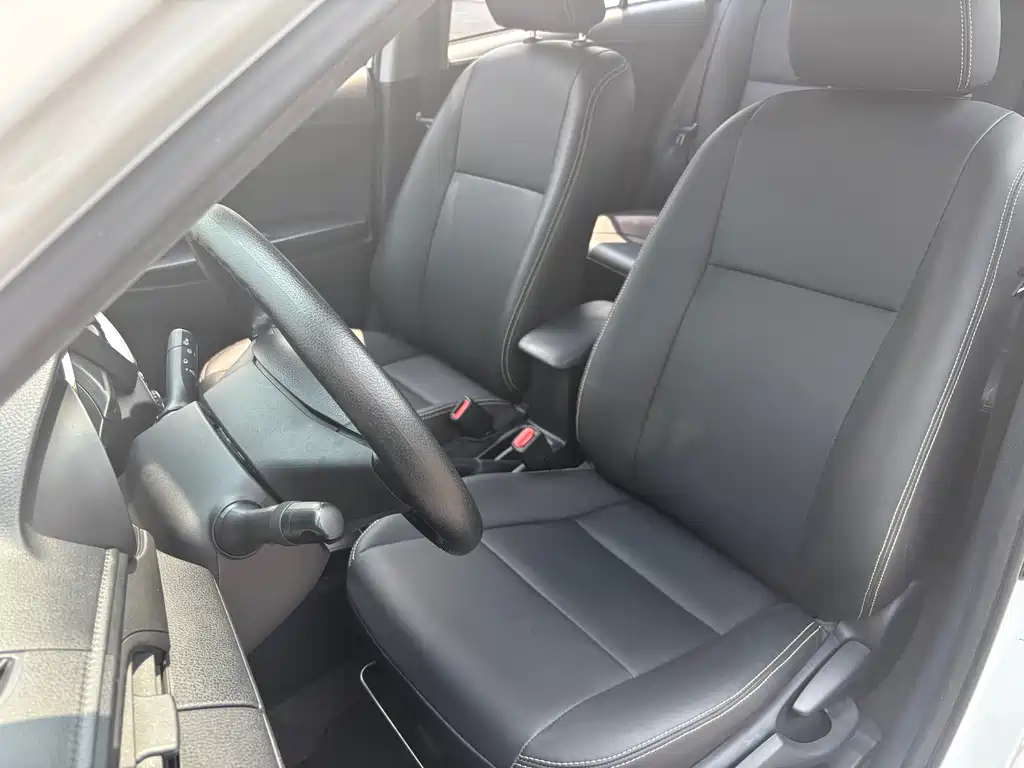 Toyota Yaris L 2022 — фото 6