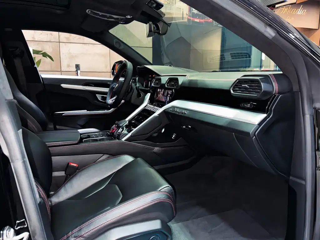 Lamborghini Urus 2020 — фото 16
