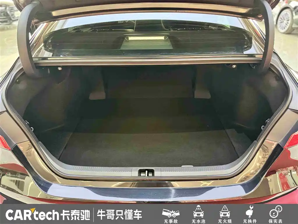 Toyota Camry 2023 — фото 13