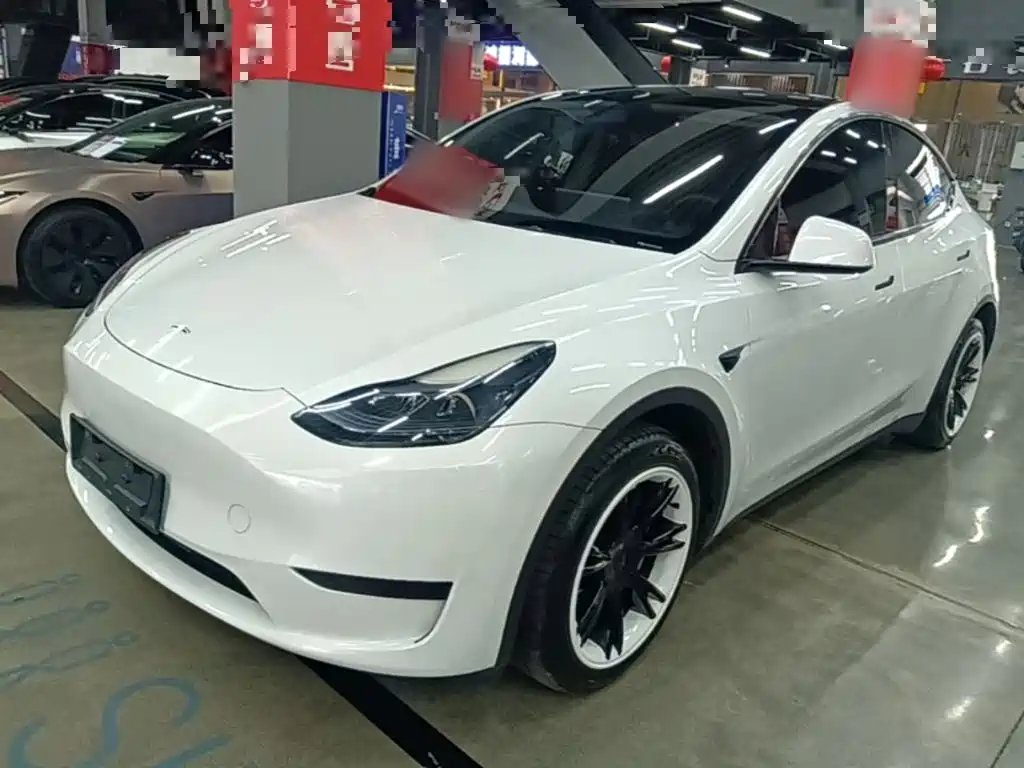 Tesla Model Y 2024