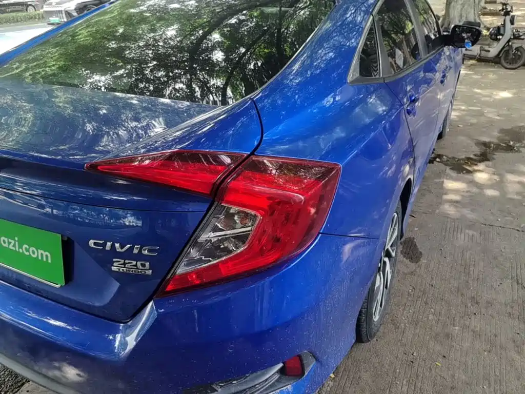Honda Civic 2018 — фото 8