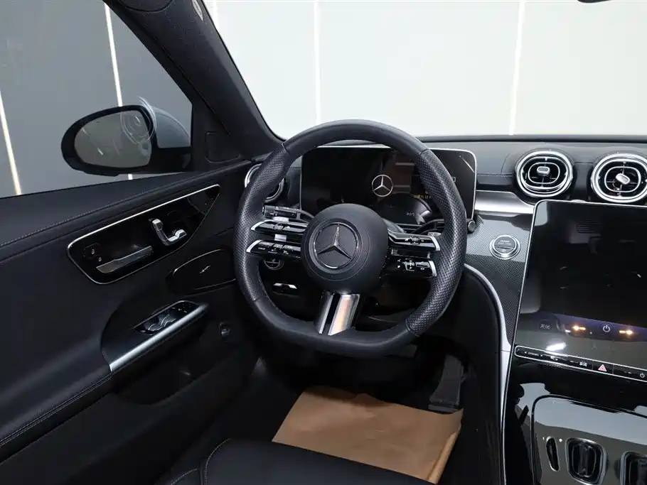 Mercedes-Benz C-Class 2023 — фото 24