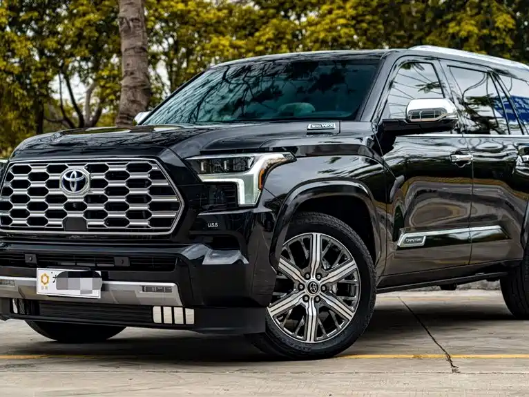 Toyota Sequoia — фото 3
