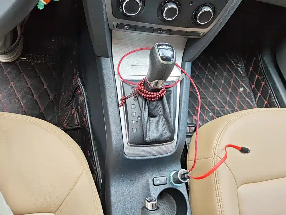 Skoda Octavia 2014 — фото 16