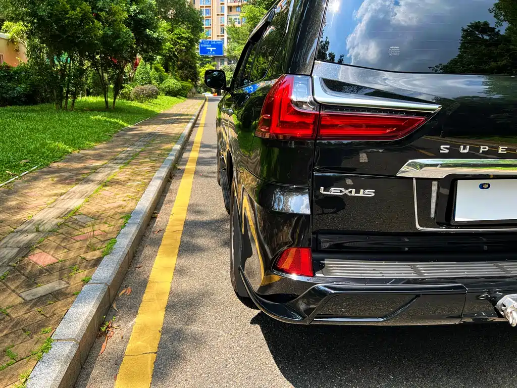 Lexus LX 2019 — фото 16