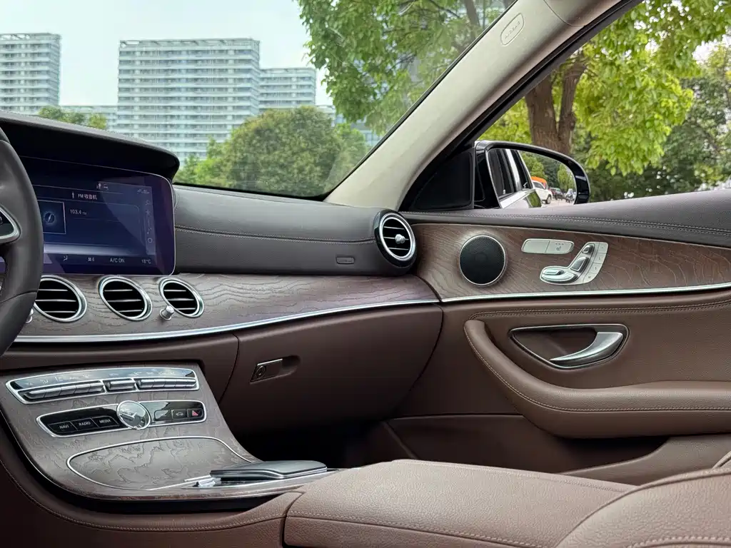 Mercedes-Benz E-Class 2019 — фото 15
