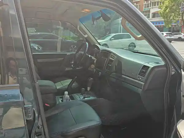 Mitsubishi Pajero 2015