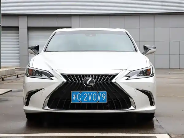 Lexus ES 2024
