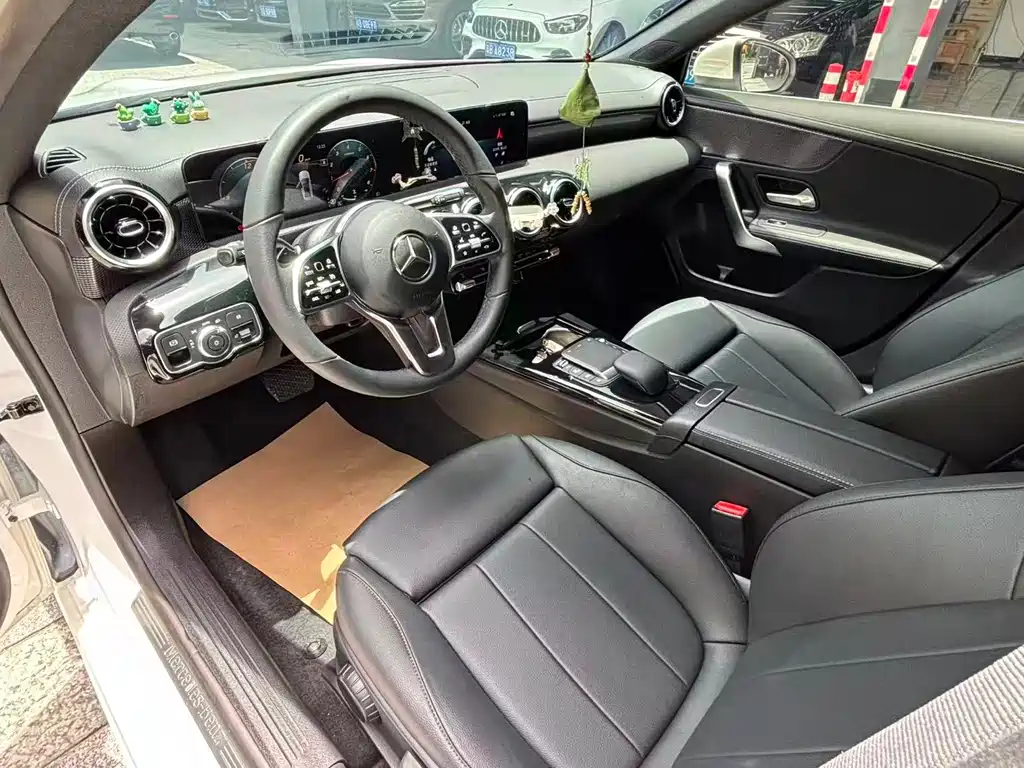 Mercedes-Benz A-Class 2022 — фото 11