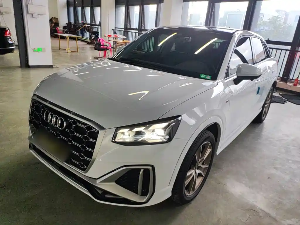 Audi Q2L 2023