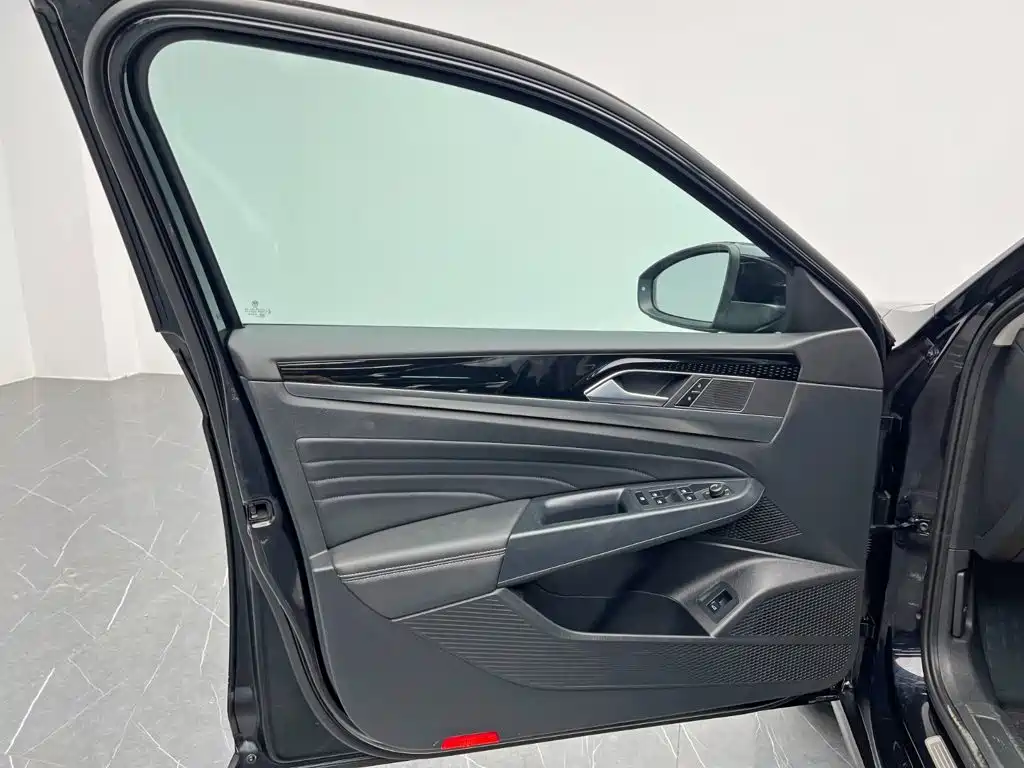 Volkswagen Passat 2023 — фото 12