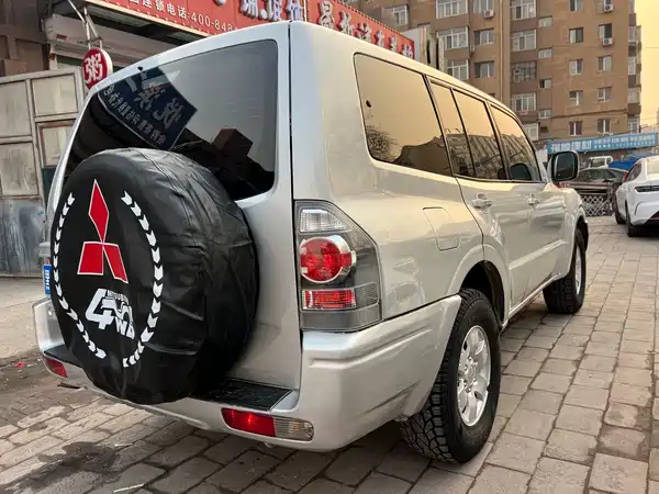 Mitsubishi Pajero 2009