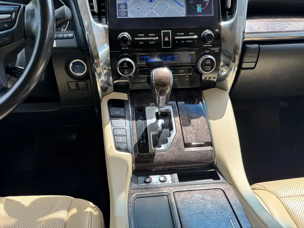 Toyota Vellfire 2021 — фото 13