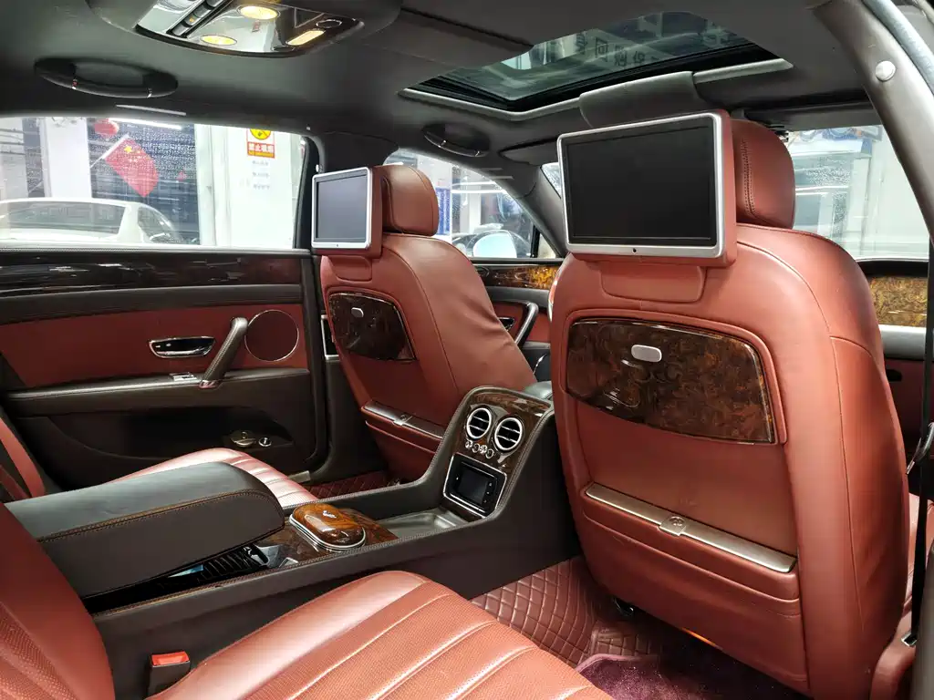 Bentley Flying Spur 2015 — фото 11