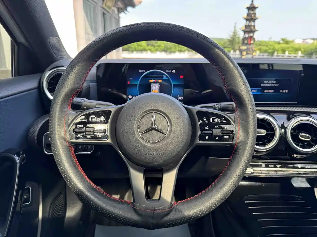Mercedes-Benz A-Class 2022 — фото 16
