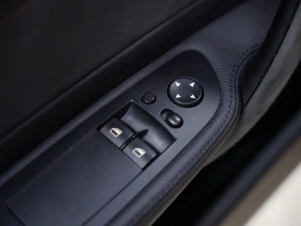 BMW 1 Series M 2012 — фото 28