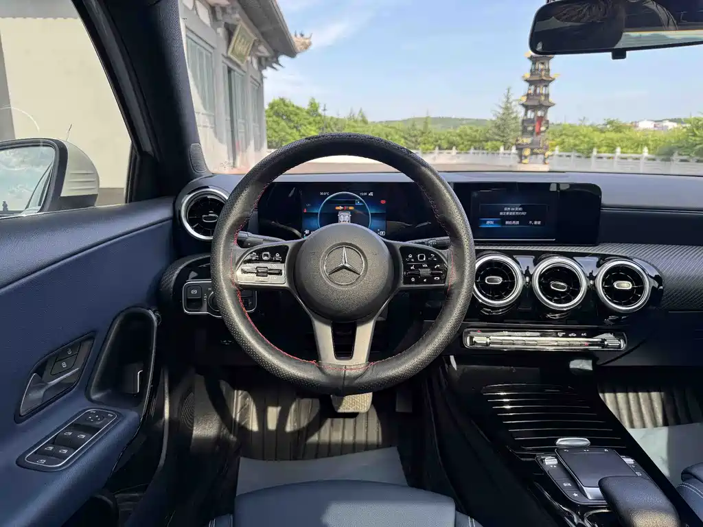 Mercedes-Benz A-Class 2022 — фото 17