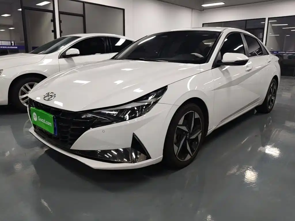 Hyundai Elantra 2021 — фото 1