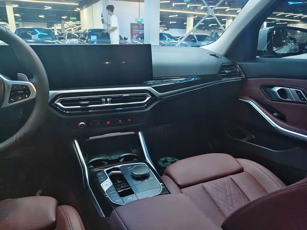 BMW 3 Series 2024 — фото 15