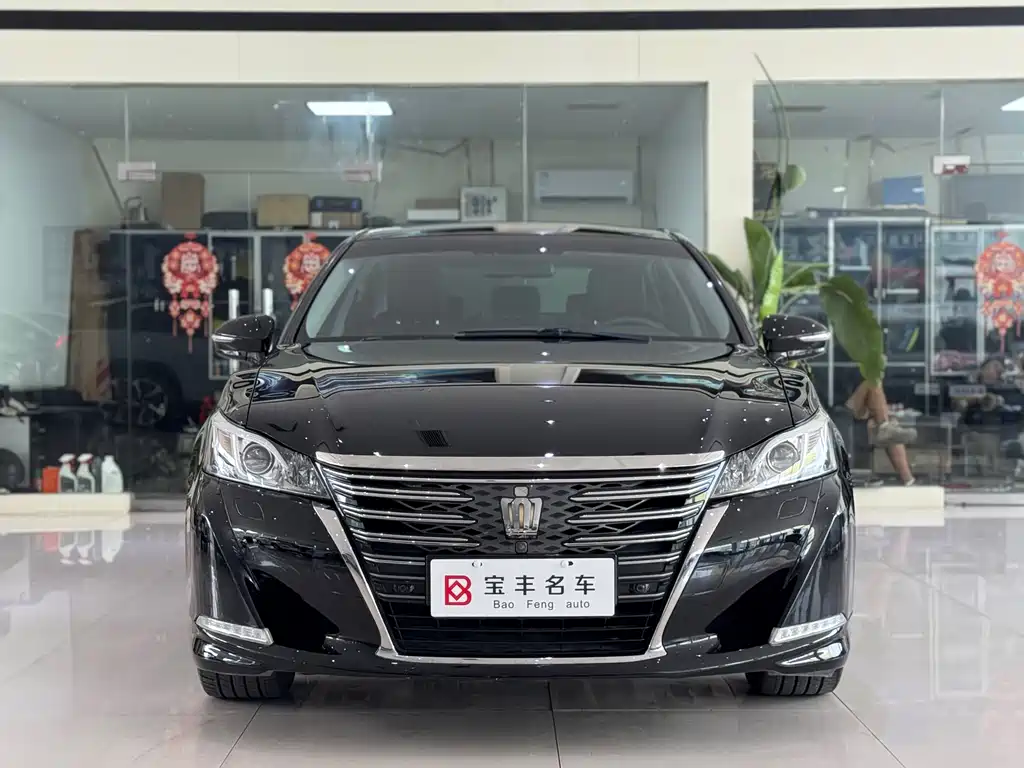 Toyota Crown 2018 — фото 2