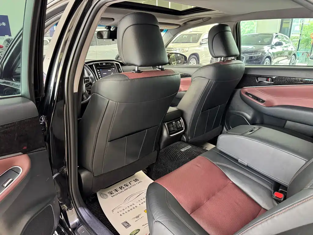 Toyota Crown 2018 — фото 10