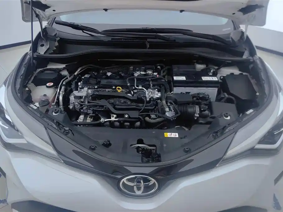 Toyota C-HR 2022 — фото 10