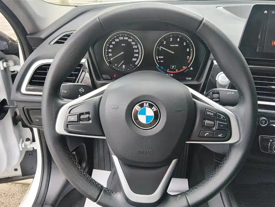 BMW 1 Series 2023 — фото 15