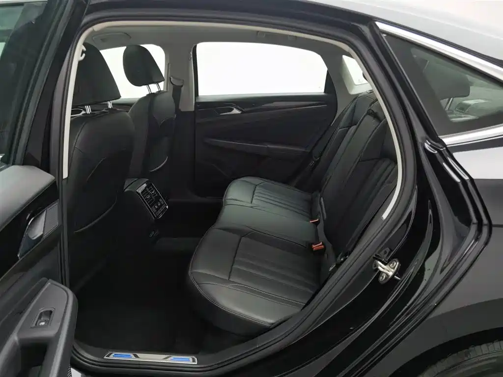 Volkswagen Passat PHEV 2022 — фото 12