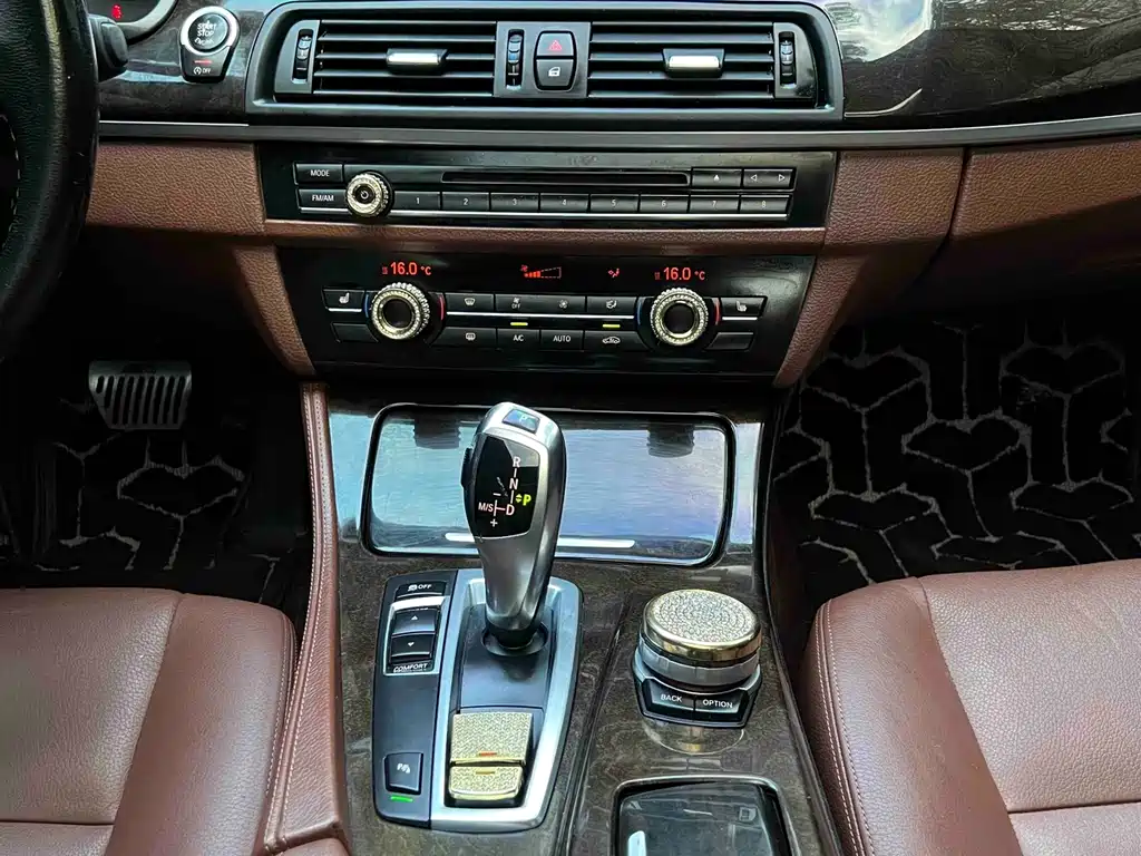 BMW 5 Series 2016 — фото 13