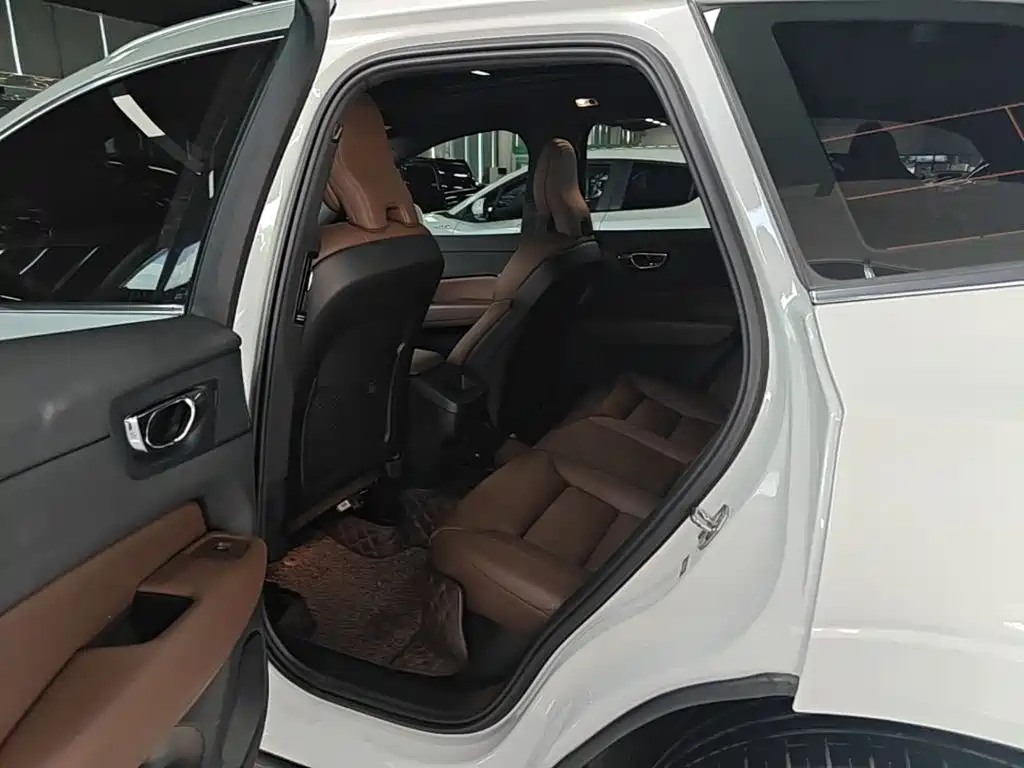 Volvo XC60 2020 — фото 17