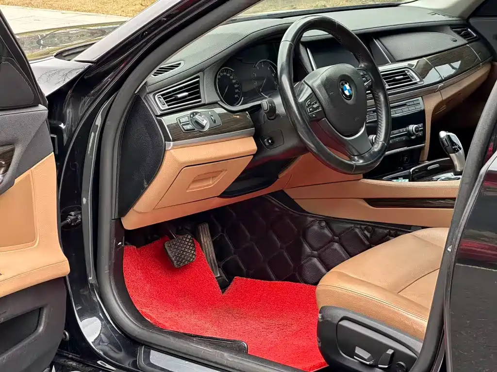 BMW 7 Series 2013 — фото 9