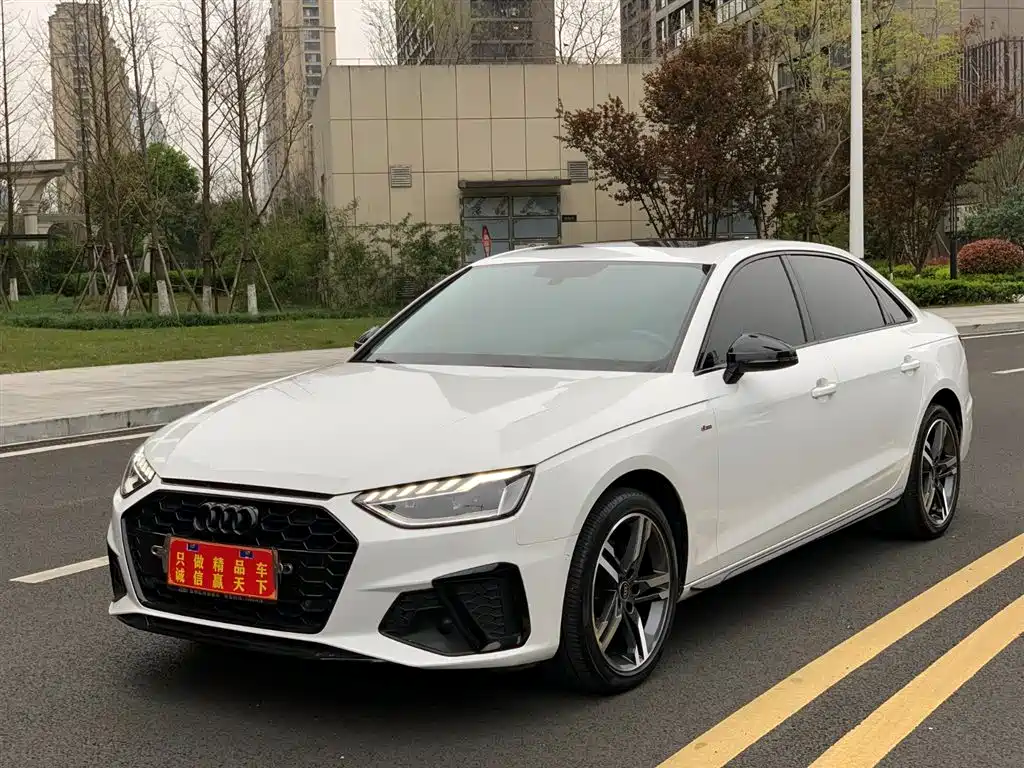Audi A4L 2022 — фото 1