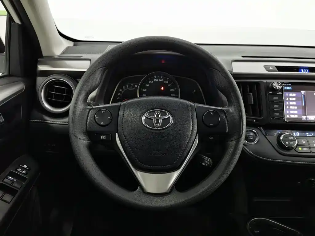 Toyota RAV4 2018 — фото 11
