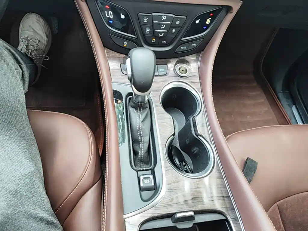 Buick Envision Plus 2017 — фото 14