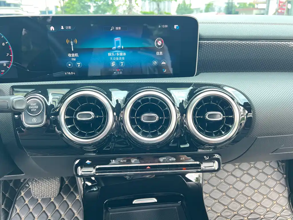 Mercedes-Benz A-Class 2019 — фото 19