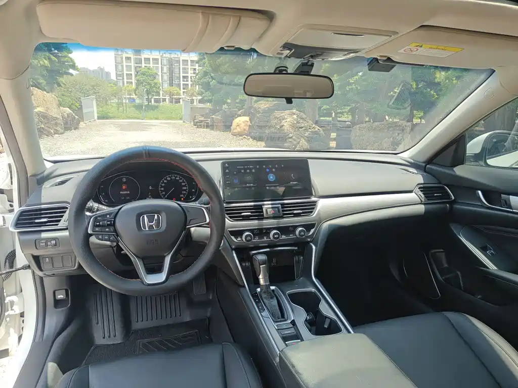 Honda Accord 2022 — фото 10